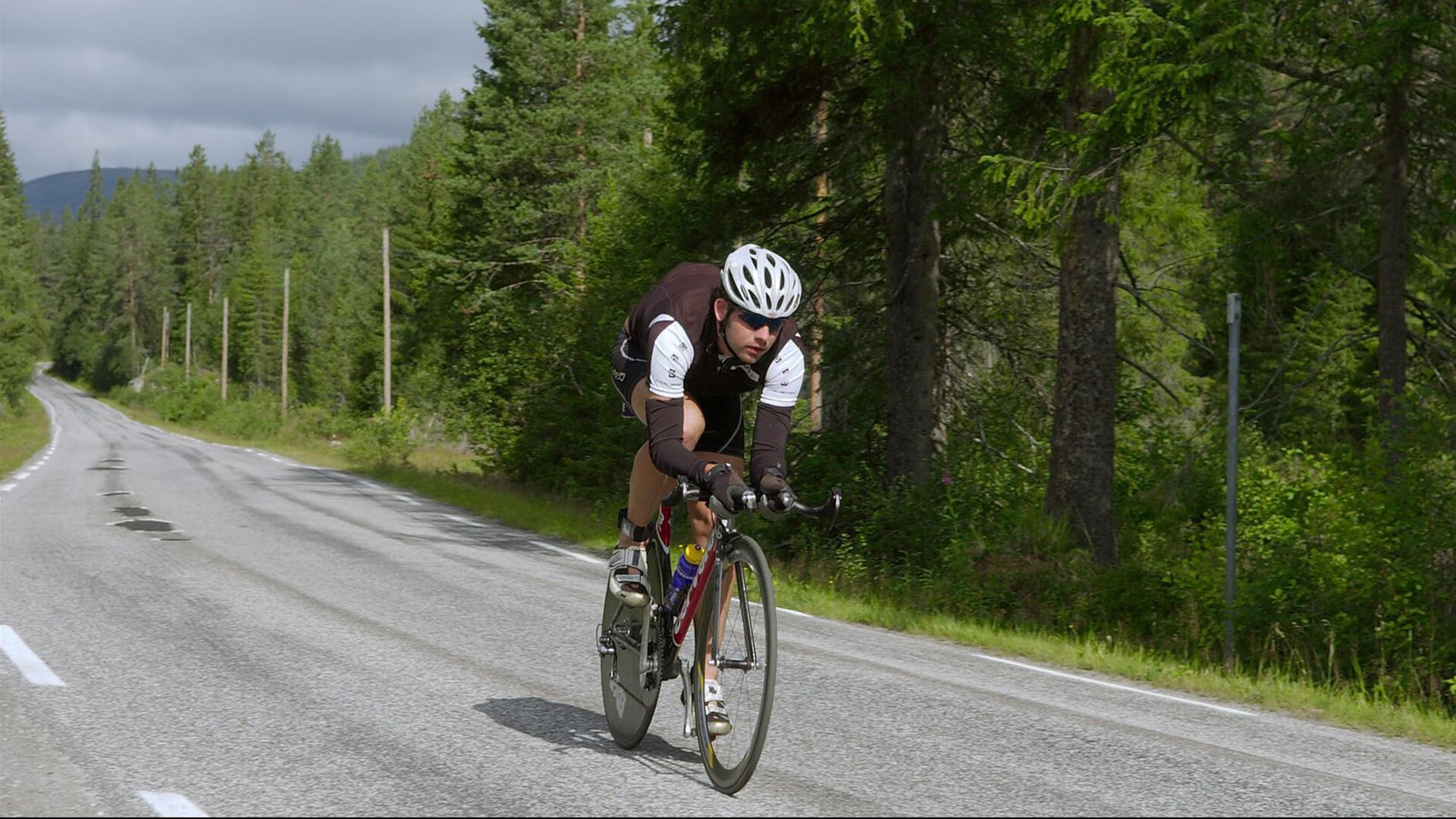 高海拔作战考验身体极限球队提前适应克服挑战，高海拔主场